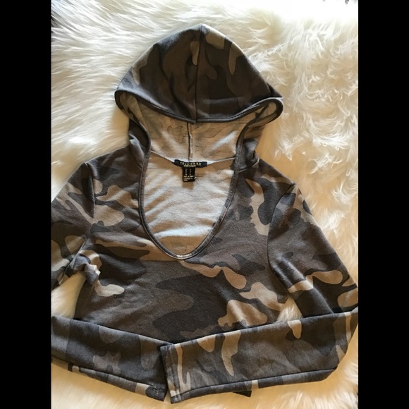 Camouflage Fitness Crop - Picture 4 of 4